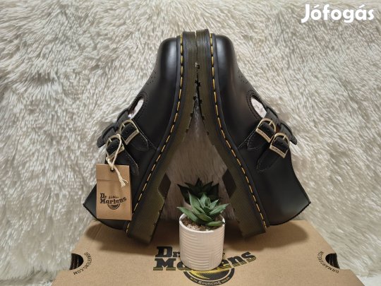41-es Dr Martens női cipő