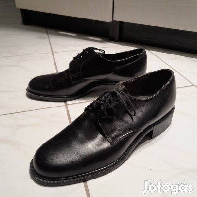 41-es fekete cipő eladó 