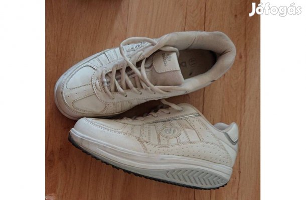 41-es méretű fehér sportcipő