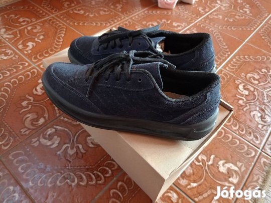 42,5 - Új Férfi Velúr Sport Cipő
