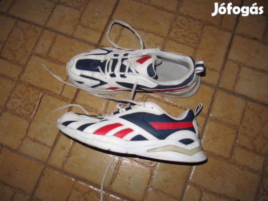 42,5-es Reebok sportcipő