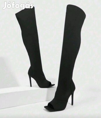 42,5-es térdig érő tűsarkú csizma