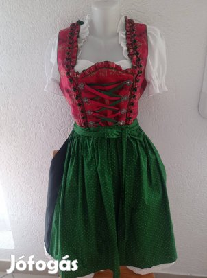 42-es dirndl ruha köténnyel 