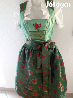 42-es dirndl ruha köténnyel 