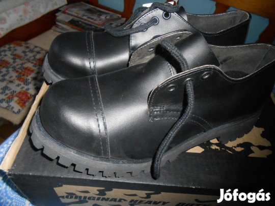 42-es,fekete színű, valódi bőr férfi félcipő új állapotban