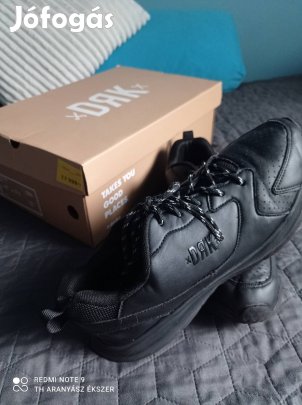 42 méretű cipő eladó