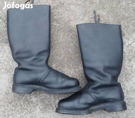 43-as téli csizma eladó.