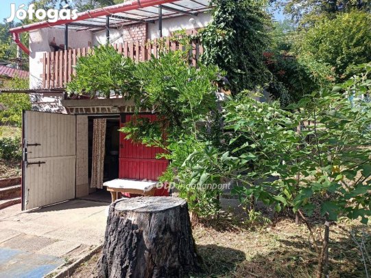 43 nm-es ház eladó Komló