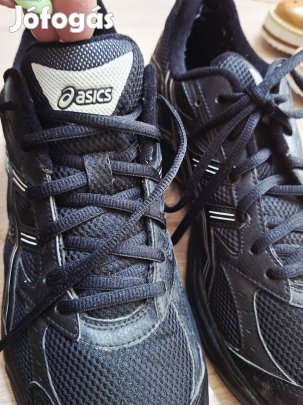 44.5-es Asics Aproit ferfi sportcipő