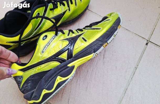 44,5-es Mizuno WAW Strom 2 férfi sportcipő
