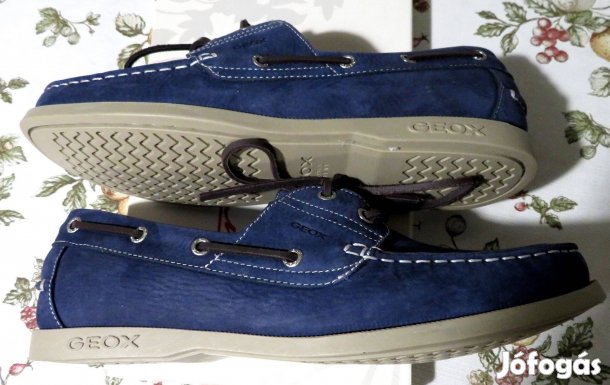 44-es Geox férficipő