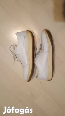 44-es Louis vuitton ferfi bőr sneaker