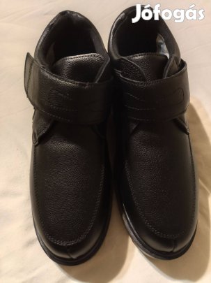 44-es Új , minőségi kényelmes tépőzáras bőrcipő