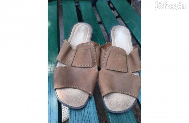 44-es férfi bőr papucs eladó