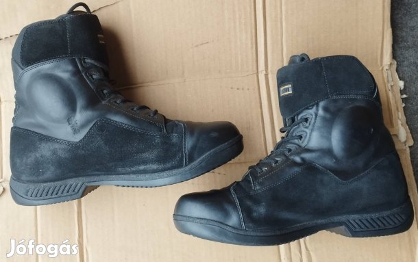 44-es motoros bakancs eladó.