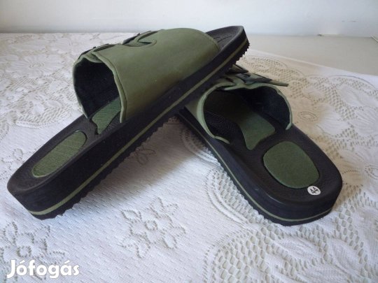 44-es papucs Új