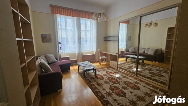 44 m2, azonnal költözhető, első emeleti, csendes-udvari nézet!