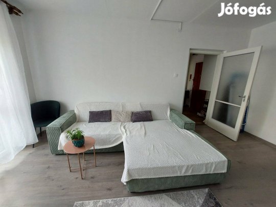 44 nm felújított lakás