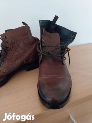 44 újszerű férfi bőr bakancs