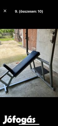 45 fokos Fekvenyomó pad Technogym Atlas Mellgép