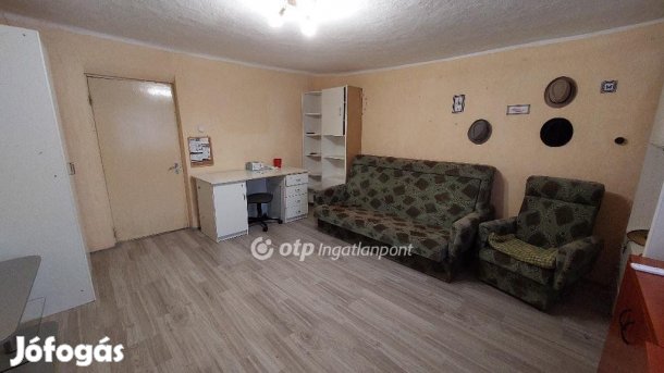 45 nm-es ház eladó Kisújszállás