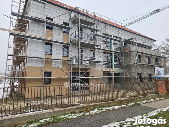 45 nm-es lakás eladó Pápa