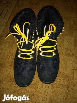 45 ös bakancs eladó