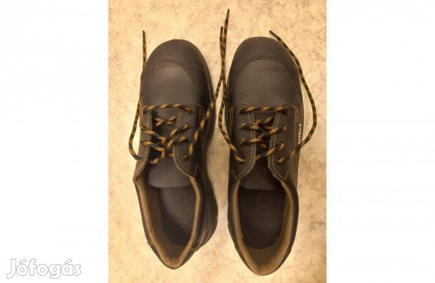 46-os munkavédelmi cipő