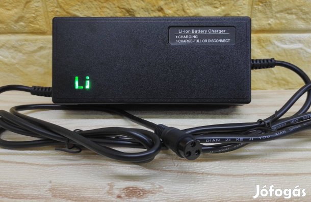 48V 54.6V, 3A, 13S, lítium-ion akkutöltő különböző DC csatlakozóval