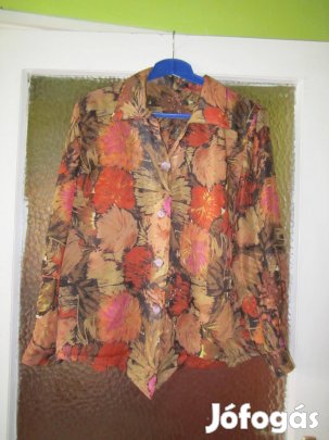 48-as virágmintás barna blúz