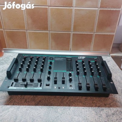4+4 csatornás BST keverőpult