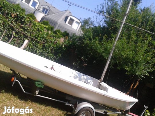 4.7m-es vitorlás, azonnal használható ropogós vitórlával