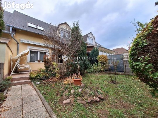 4 SZOBÁS, 2 FÜRDŐS SORHÁZ, TERASSZAL, UDVARRAL, GARÁZZSAL!