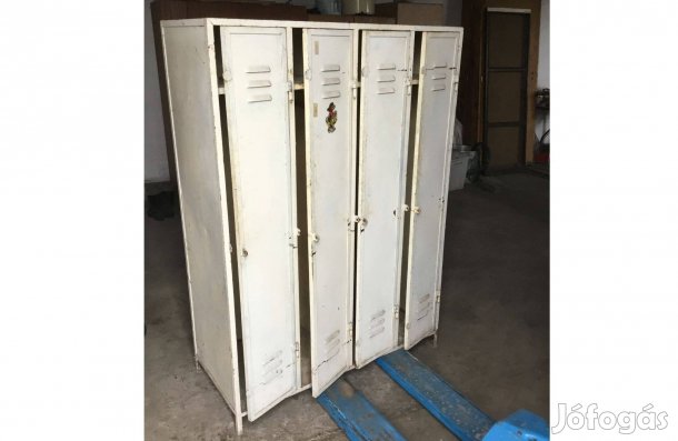 4 ajtós fém öltözőszekrény