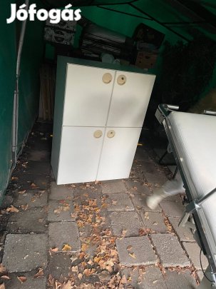 4 ajtós kisszekrény