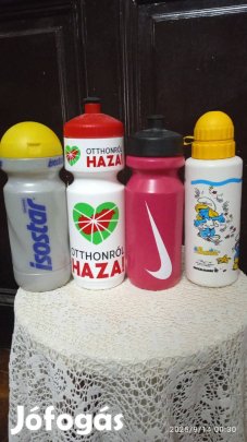 4 darab műanyag kulacs egyben