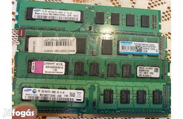 4 db DDR3 RAM egyben 2x2GB és 2x 1 GB