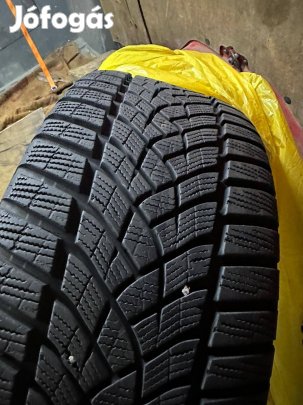 4 db Goodyear téli gumi 225/40 R18 92V Megkímélt állapotban