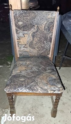 4 db koloniál szék és egy asztal közepes állapotban 