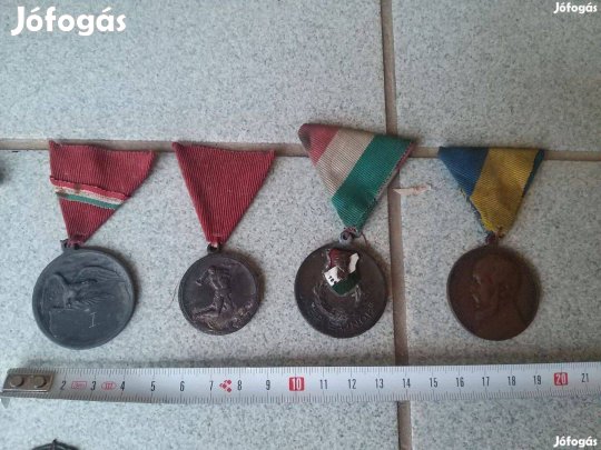 4 db régi sport érem