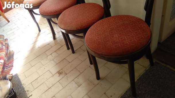 4 db tonet szék eladó stabil vázú a kárpit takarítást igényel
