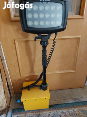 4 funkciós Solaris 20 000 lumenes akkumulátoros LED reflektor