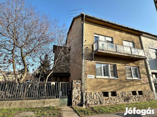 4 ker Semmelweis utcában 2 lakásos 150 m2 7 szobás ház eladó