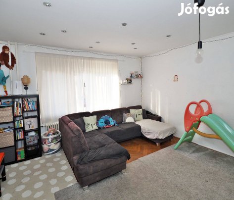 4 ker Semmelweis utcában 2 lakásos 150 m2 7 szobás ház eladó