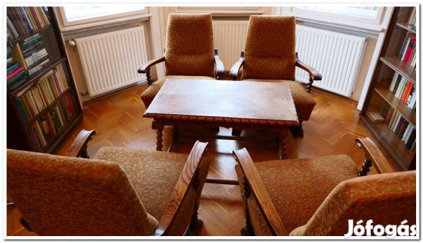 4 kolóniál fotel és egy asztal