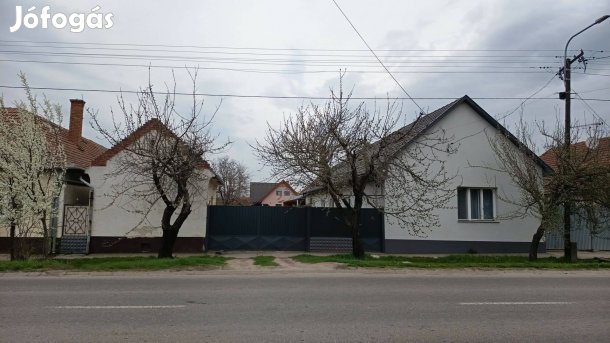 4 külön nyíló szobás családi ház több lehetőséggel a körúton