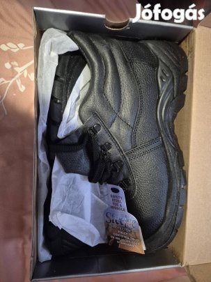 4 pár új 44 es melós bakancs  eladó.