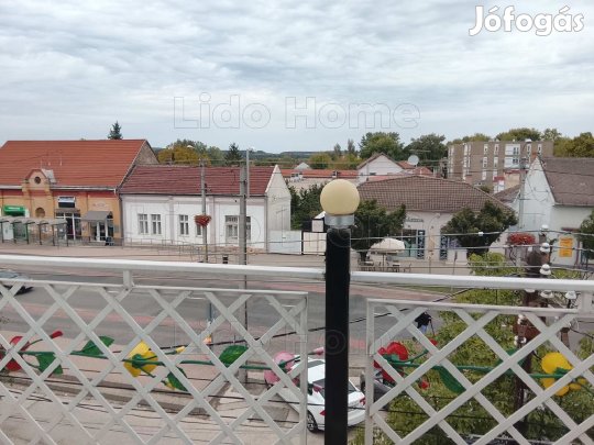 4 szintes családi ház 2 üzlethelyiséggel