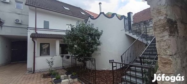 4 szobás kényelmes lakás Törökbálint központjában