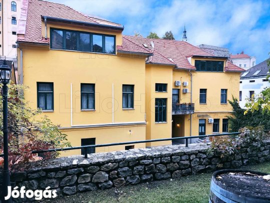 4 szobás lakás Veszprém történelmi belvárosában!